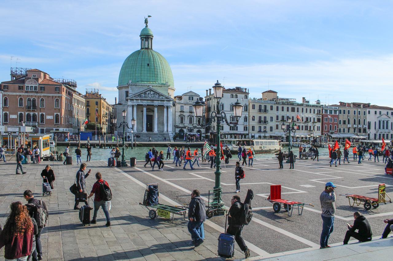 Centrale Mazzoni 15 Venesia Bagian luar foto